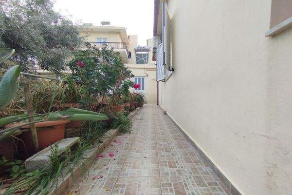 Kreta, Vamvakopoulo: Charmantes Haus in ruhiger Lage nahe der Stadt zu verkaufen