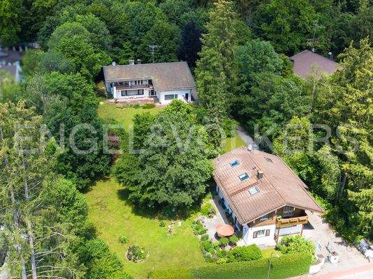 Gesamtes Grundstück mit Altbestand