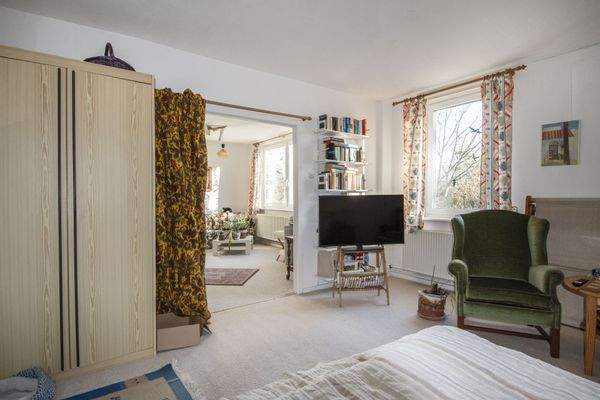 Schlafzimmer OG mit Durchgang