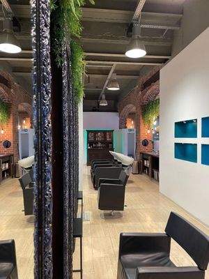 Friseursalon im Erdgeschoss