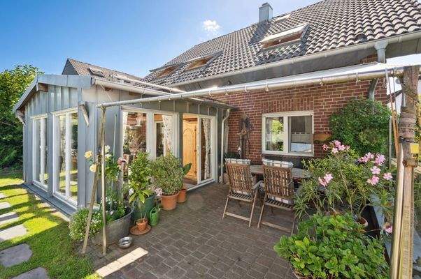 Terrasse mit Wintergarten