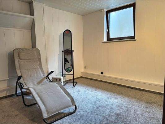 Ruheraum/ Hobbyraum mit fast 11 m² im Keller