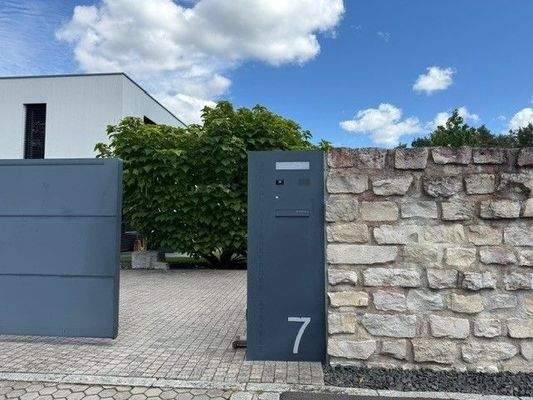 Elektrisches Außentor.jpg