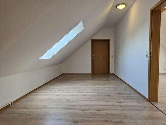 Die geräumige Diele im Dachgeschoss