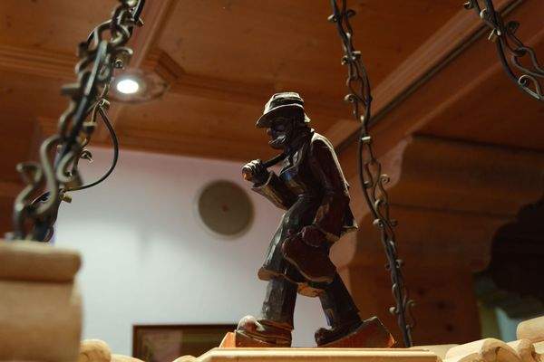 feine Schnitzereien in der Gaststube