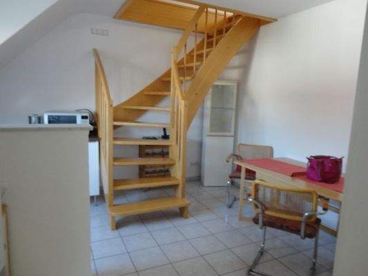 Eingangsbereich mit Duschbad, Küche und Essecke