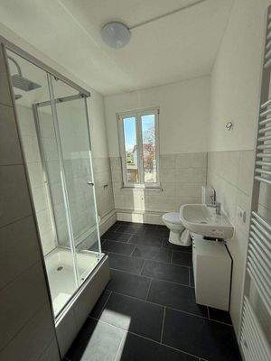 Tageslichtbad mit Dusche