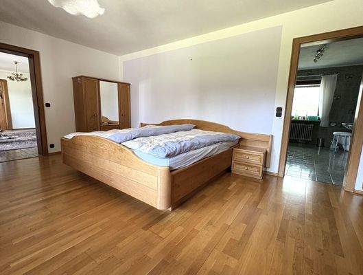 EG Schlafzimmer Blick 2.jpg