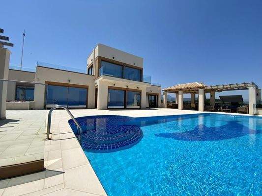 Luxusvilla zum Verkauf in Tsivaras mit Meerblick