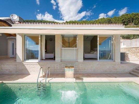 Sorgenfreie Stunden im Pool und im Whirlpool