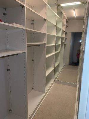 Begehbarer Kleiderschrank 