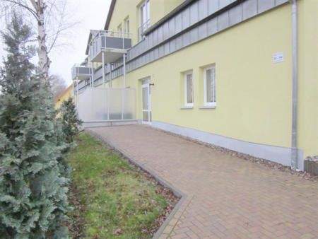 ebenerdige und barrierefreier Zugang zur Haustür.j