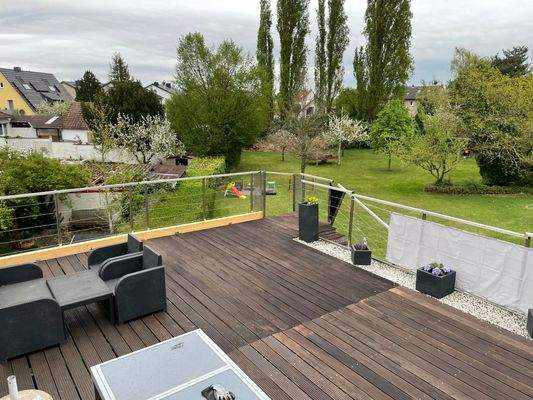 Dachterrasse mit Blick im Garten