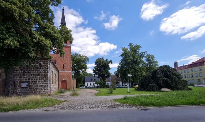 Kirche Niederschönhausen.jpg