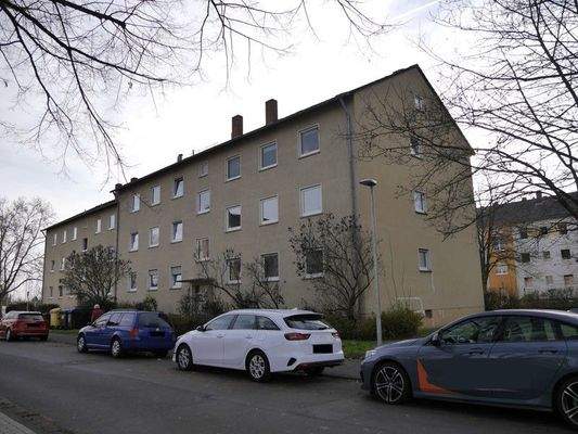 12 Gebäude Straßenseite