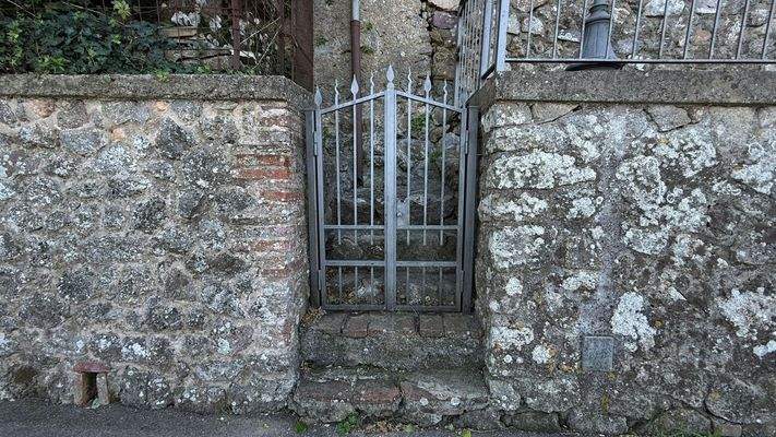 614715C1-8A8F-434F-8C31-A0152AD8B24E_1_102_a