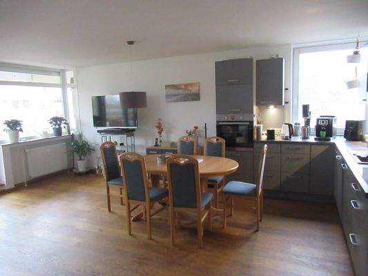 Wohnzimmer mit Küchenbereich