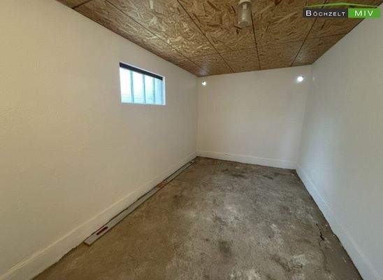 Abstellraum / Garage hinter Carport