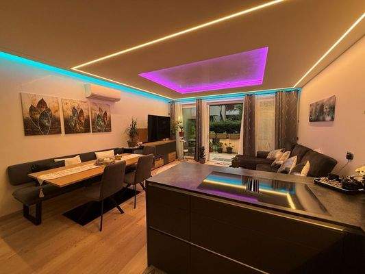 Brixen-Sanierte Wohnung-vollmöbliert-modern-hochwertige Möbel-Eichrichtung-Luxus-Neu-Beleuchtung-Terrasse-Stadtzentrum-Bahnhof