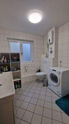 gem. Badezimmer mit Fenster