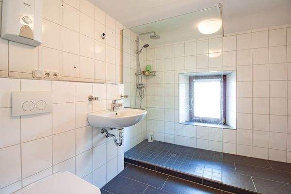 Badezimmer Vorderhaus