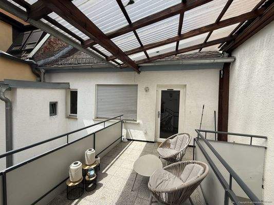 Verbindung Vorder und Hintergebäude Balkon