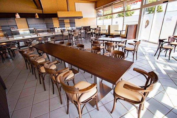 zahlreiche Sitzplätze