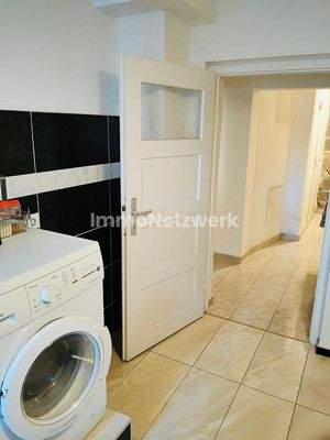 Kellerwaschraum mit Fliesen