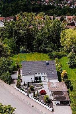 Toplage mit Blick ins Grüne 