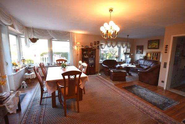 Wohn - und Esszimmer