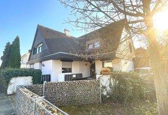 Einfamilienhaus mit Einliegerwohnung