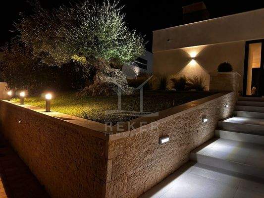 in ruhiger Umgebung, nahe am Meer