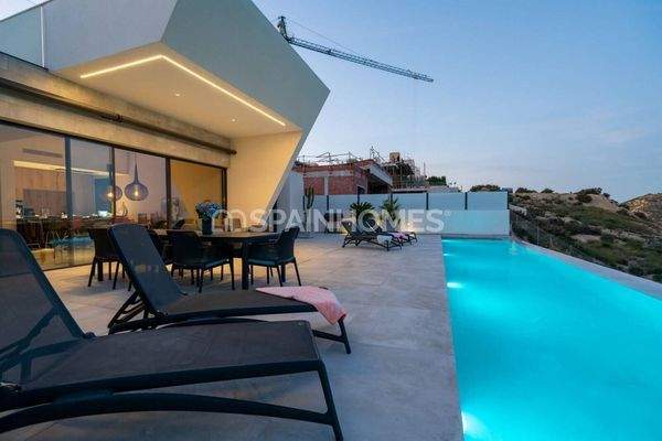 Deluxe Villas Surrounded by Pure Nature in Rojales, Costa Blanca