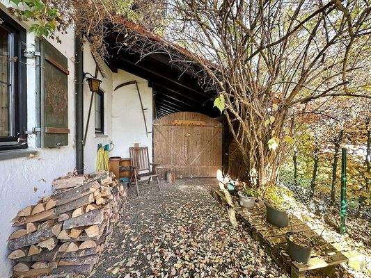 Freisitz mit Zugang zum Carport