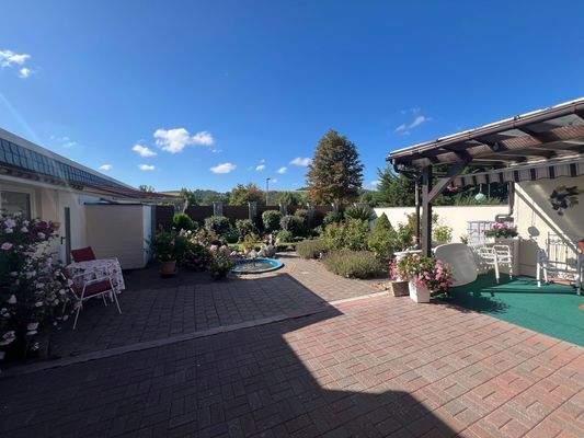 Ansicht Terrasse und Garten