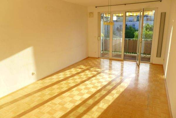 20a_sonnenverwöhntes Wohnzimmer.JPG