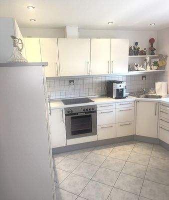 DG_Küche mit Einbauküche