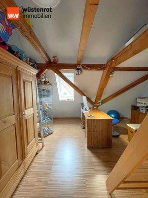 2.OG_Gästezimmer bzw. Büro, mit Treppe zur Galerie