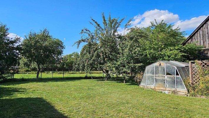 Wiesen neben und hinter der Scheune.jpg