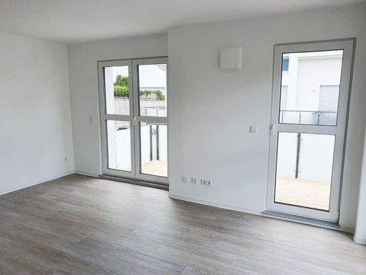 großes und helles Wohnzimmer