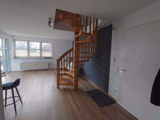 Wohnbereich mit Treppenaufgang ins Obergeschoss
