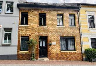 Frontansicht Haupthaus