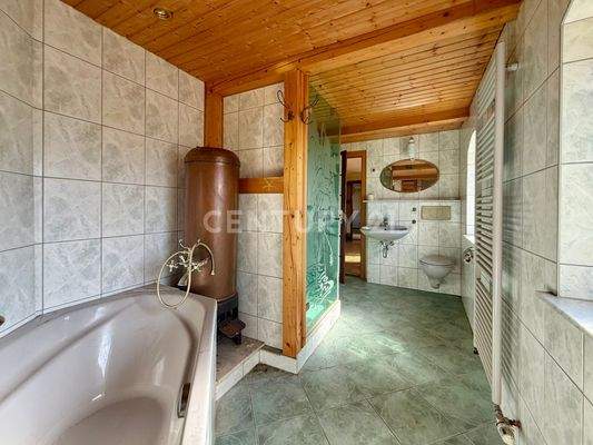 Bad der westlichen Haushälfte