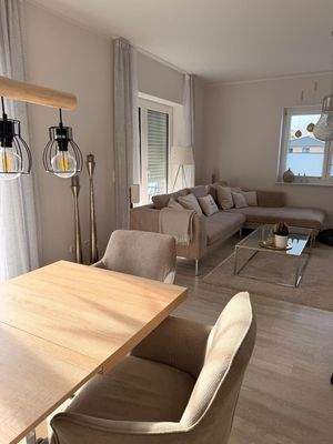 Essbereich mit Austritt zum Balkon