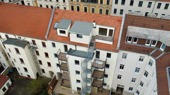 Außenansicht mit Dachterrasse
