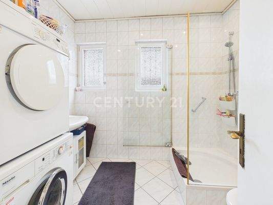 Duschbad mit Platz für Waschmaschine/Trockner