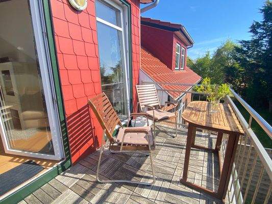 ... sonnigen Balkon