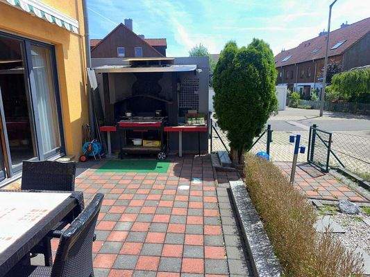 Terrasse und Gartenzugang