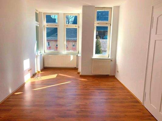 Wohnzimmer mit Erker 2.OG