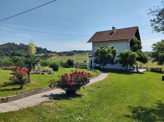 Idyllisches Einfamilienhaus in Radakovo